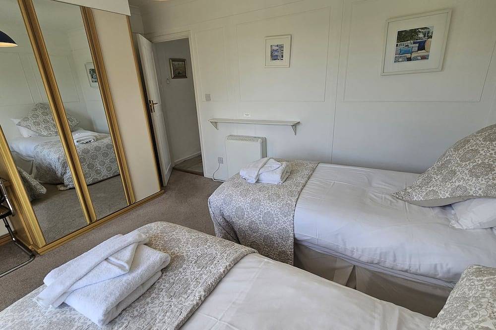 Heathfield -  a holiday home that sleeps 8 guests  in 4 bedrooms in St Mawes, Cornwall