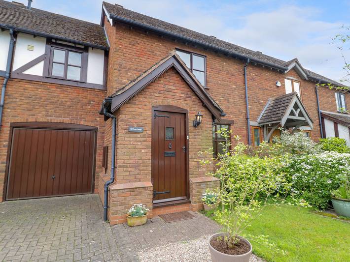 Log cabin for 2 people, with garden, with pets in Stratford upon Avon