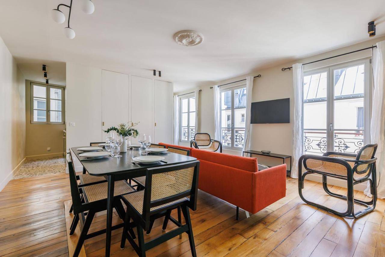 Appartement entier, Colourful oasis heart of Rive Gauche - Bon Marché in Paris, Île de France