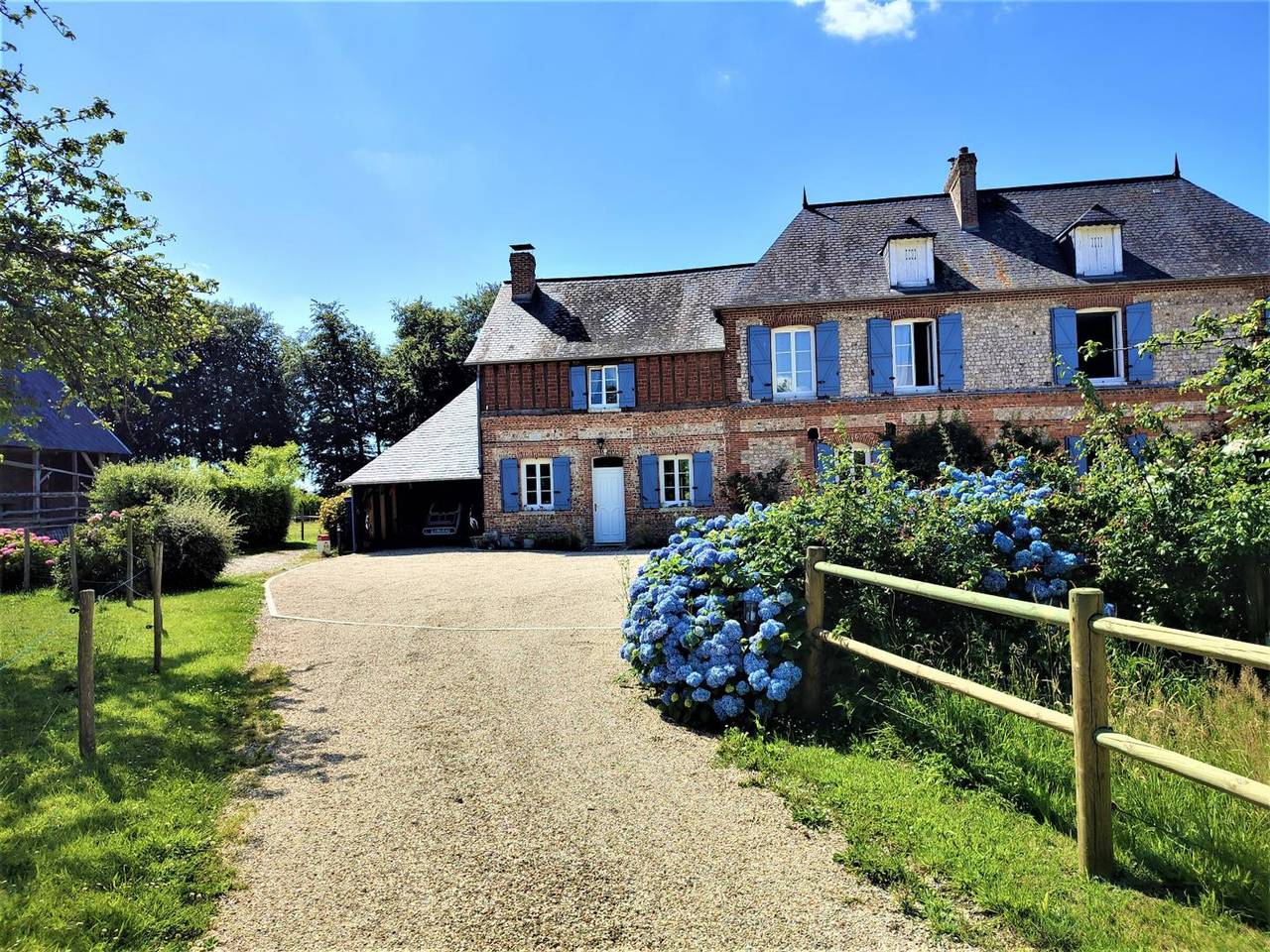 Autour du Puits in Valliquerville, Rouen region