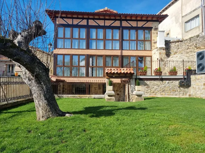 Hotel para 2 personas, con vistas y jardín - 1