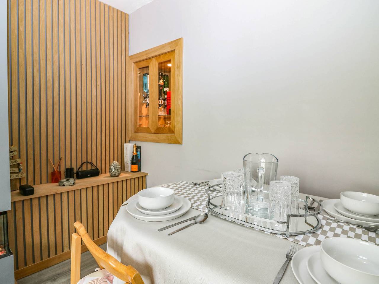 6 Niddrie Marischal Road in Edinburgh, Lothian