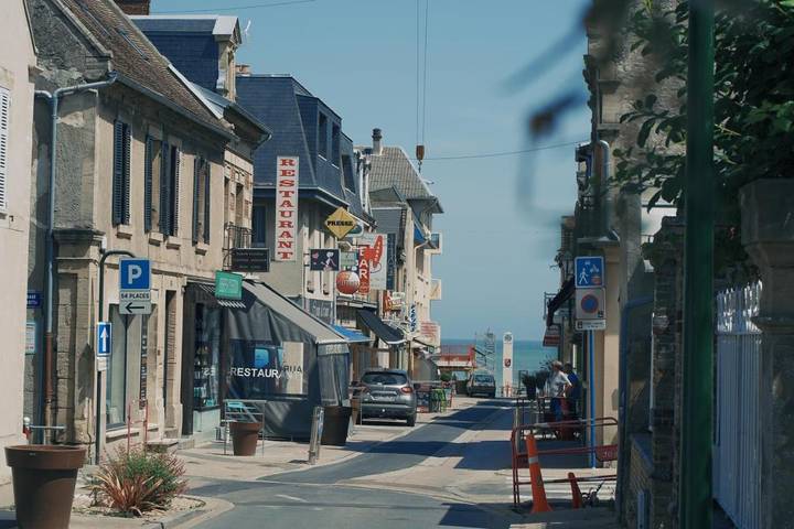 Location de vacances pour 4 personnes, avec terrasse dans Office De Tourisme De Luc Sur Mer - 3