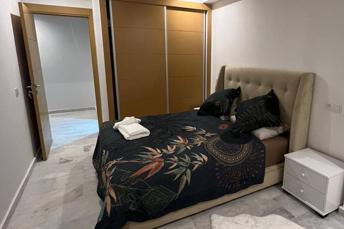 Appartamento intero, 1Bed Apartment - Sleeps 4 - Balcony, Wifi, Parking in Guéliz, Marrakech