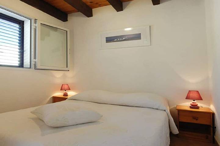 Location de vacances pour 2 personnes, avec piscine ainsi que terrasse et jacuzzi à Rogliano - 3