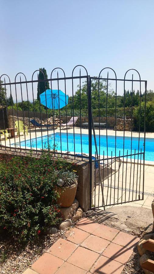 Location de vacances pour 2 personnes, avec jardin et vue ainsi que terrasse et piscine à Alairac - 2