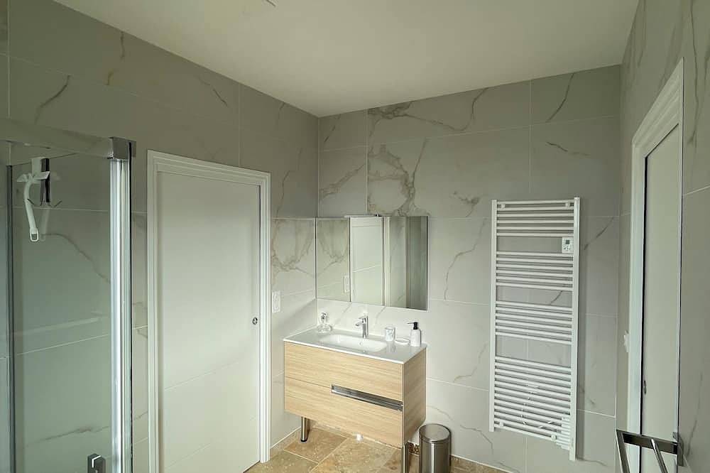 Eternal Love Room in Tour-de-Faure, Macizo Central