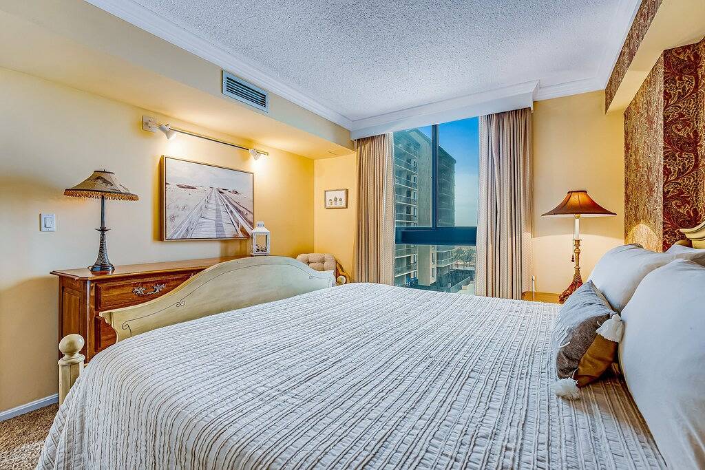 Ganze Wohnung, Sea Colony Oceanfront Condo with Shared Pool/Hot Tub/Sauna, Central Ac, & Wifi in Sea Colony, Middlesex Beach