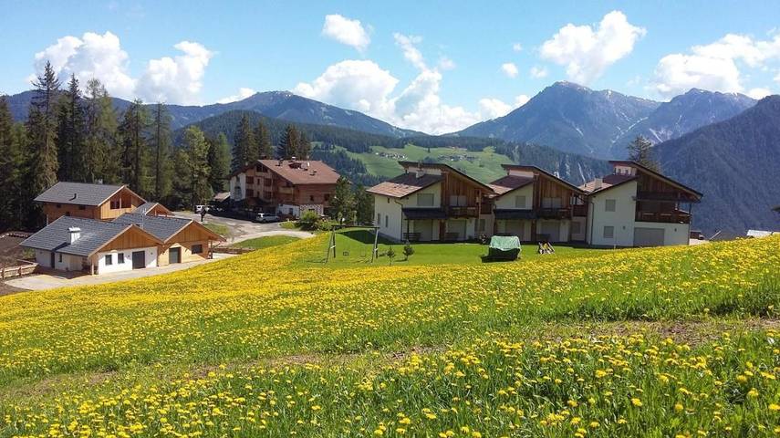 BnB für 4 Personen, mit Balkon und Whirlpool sowie Terrasse und Garten in Wengen (Italien)