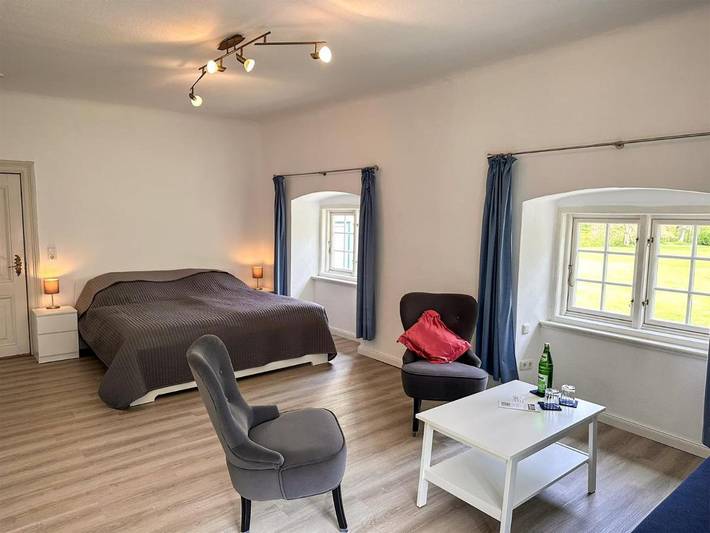 Ferienhaus für 2 Personen, mit Balkon und Ausblick sowie Seeblick in Naturpark Westensee