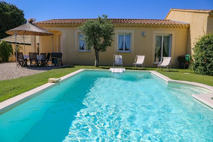 Location de vacances pour 4 personnes, avec piscine ainsi que terrasse et jardin à Pernes-les-Fontaines - 2