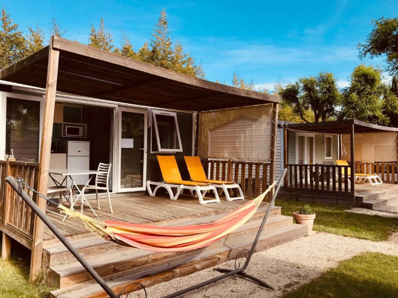 Zecamping 3* pataugeoire piscine locatif Tv clim 18m2 2 pers in Saint-Rémy-de-Provence, Region de Arles