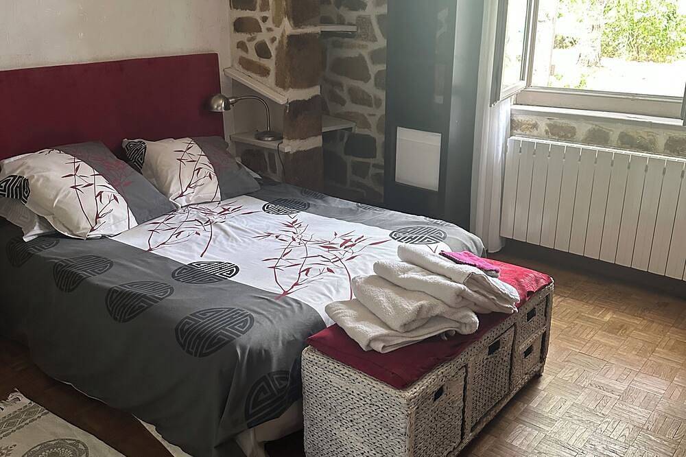 Maison fleuri  /  séjours vacances rivière / une chambre dans grande maison in Saint-Germain, Ardèche