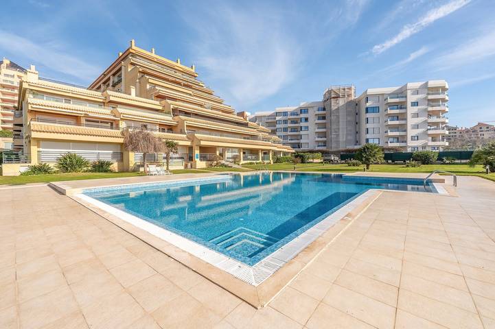Casa de férias para 4 pessoas, com varanda e piscina e ainda jardim na Costa de Estoril