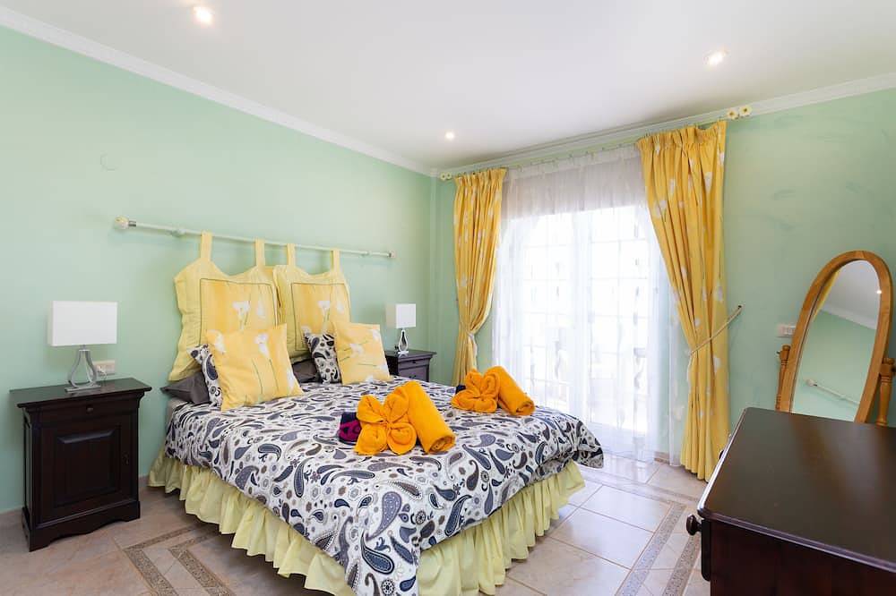 Elegante Villa mit privatem beheizten Pool, Jacuzzi  und herrlicher Meersicht in Chayofa, Arona