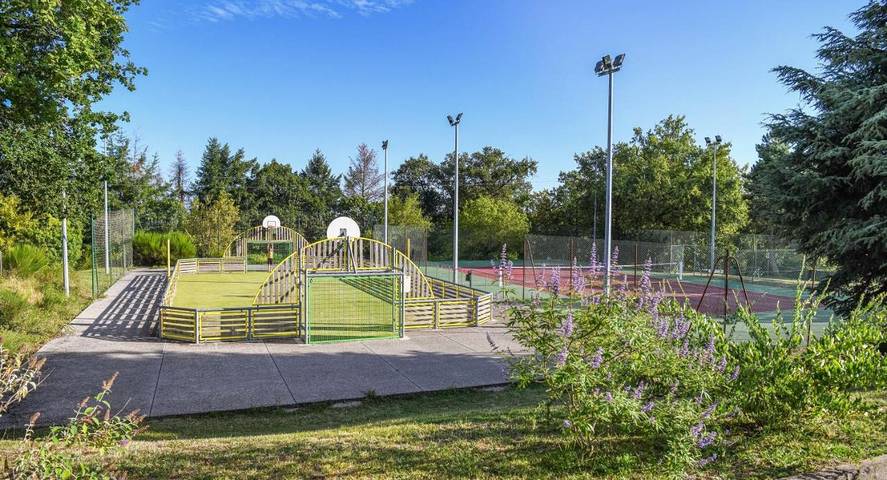 Location de vacances pour 6 personnes, avec vue ainsi que jardin et piscine à Leyme - 4