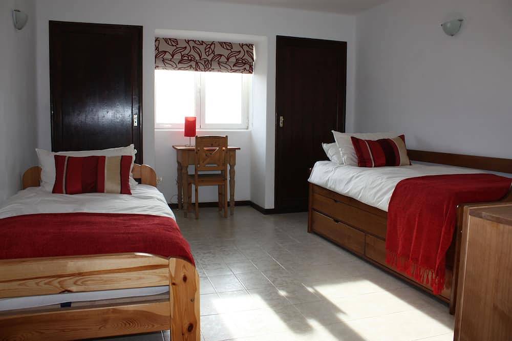 Private villa with stunning views and heated pool in Nazaret, Teguise