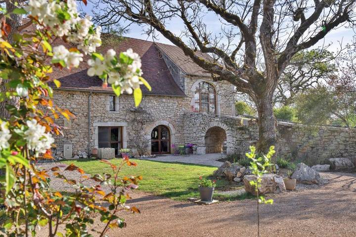 Location de vacances pour 3 personnes, avec jardin ainsi que vue et piscine, adapté aux familles à Espédaillac - 3