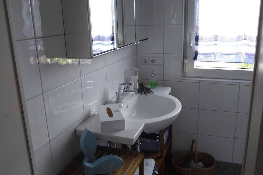Ganze Wohnung, Gemütliche 4 Sterne Ferienwohnung in zentraler Lage mit Blick auf den Wald in Miltenberg, Spessart-Mainland