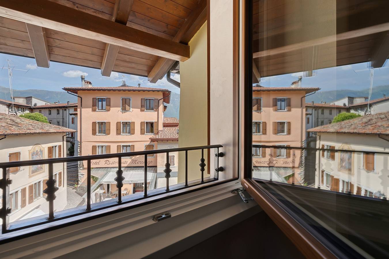 Ganze Wohnung, Ferienwohnung 'Casa Donati' mit Blick auf den See, Wi-Fi und Klimaanlage in Pieve, Tremosine