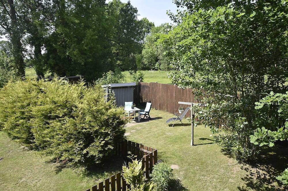 Ganze Wohnung, Ferienwohnung Og im roten Haus am Ostsee Radweg Ovs 103 - 2-Raum-Ferienwohnung in Blowatz, Neuburg