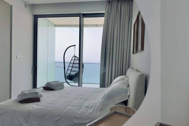 Appartement entier, Beachfront Apt w/Balcony & Exclusive Facilities in Limassol, Chypre du Sud