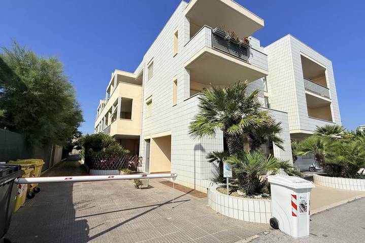 Appartement entier, Se240 - Senigallia, sea front apartment with parking space in Bagni 11 Giovanni e Olga, Senigallia (Commune)