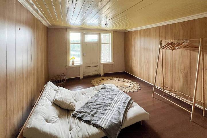 Bauernhof aus dem Jahr 1770 mit schwimmender Sauna am See in Drangedal