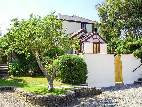 Cottage for 4 people, with garden and pool, with pets in Cornwall