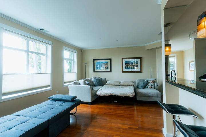 Vacation apartment for 8 people, with balcony in Seattle