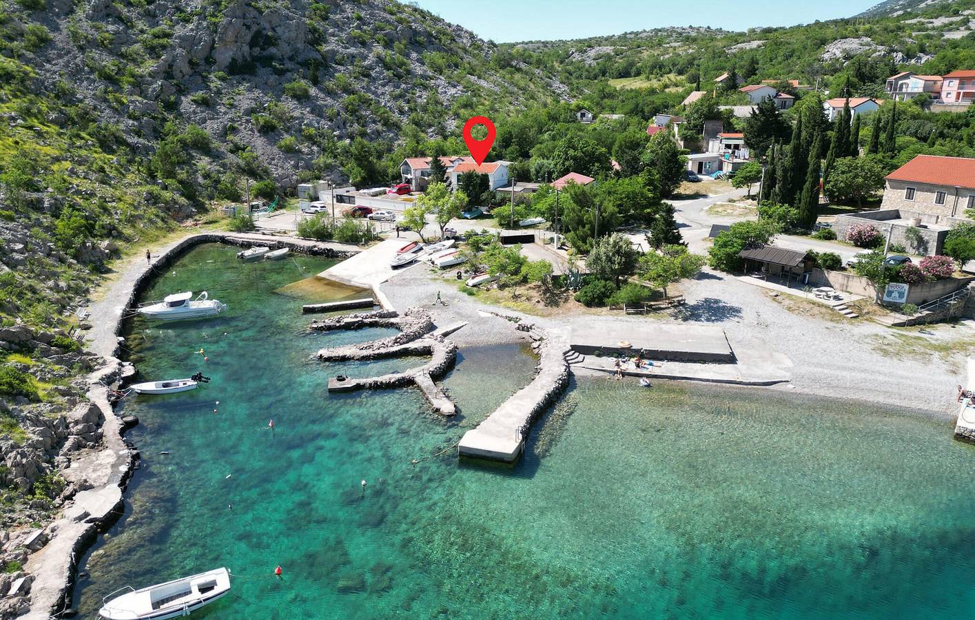 Ganze Ferienwohnung, Urlaub am Meer: Gemütliche Ferienwohnung mit WLAN, Küche und Außendusche in Cesarica, Naturpark Velebit
