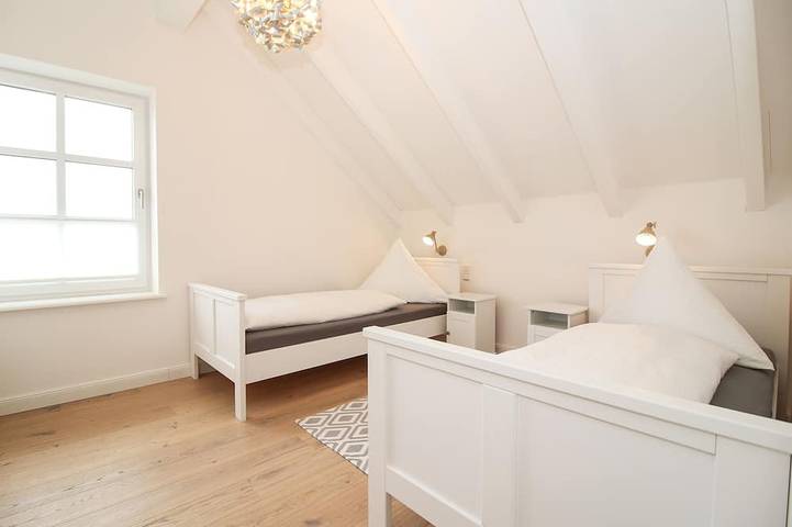 Niveauvolles Ferienhaus mit Sauna für bis zu 6 Personen über zwei Ebenen in Greetsiel, Krummhörn