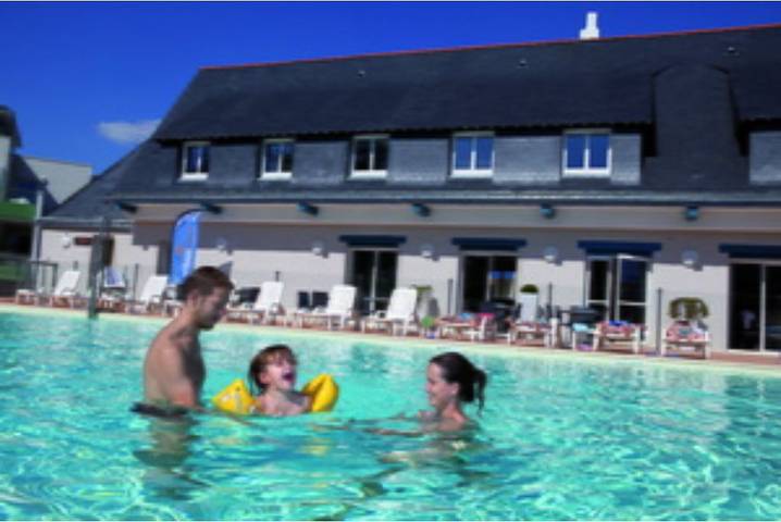 Gîte pour 2 personnes, avec balcon ainsi que jacuzzi et piscine, adapté aux familles à Plescop - 4