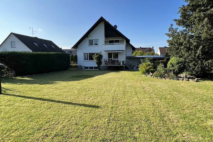 Ferienwohnung für 4 Personen, mit Balkon und Whirlpool sowie Garten in Felsberg