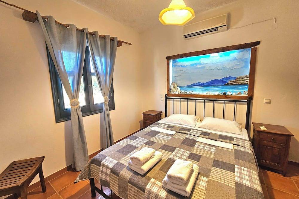 Villa Pachakis, 5 Autominuten zum Komo Strand, \"wilder\" Garten mit Pfefferbaum in Pitsidia, Iraklio-Heraklion und Umgebung