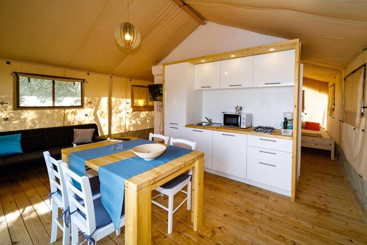 Tente pour 5 personnes, avec jardin ainsi que piscine et vue, animaux acceptés en Croatie - 2