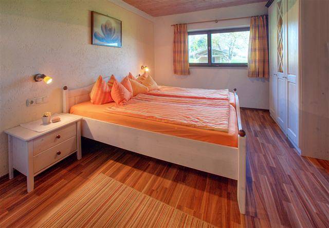 Ganze Ferienwohnung, Haus Klinger - Ferienwohnung B mit Terrasse für 1 bis 4 Personen, 40 qm in Seebruck, Chiemsee
