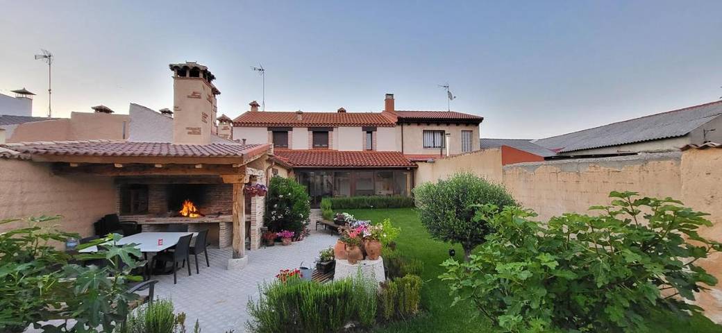Casa rural para 10 personas, con jardín y vistas, Se admiten mascotas en Tierra de Pinares - 2