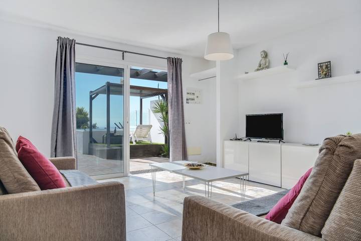 Modern Apartment Casa Amanecer 1 with Pool, Terrace & Wi-Fi; Parking Available in Mácher, Tías