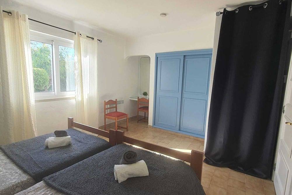 Ganze Wohnung, Geräumige, gut ausgestattete Wohnung, Breitband, Sky Tv, mit Pool außerhalb. in Albufeira, Faro Distrikt