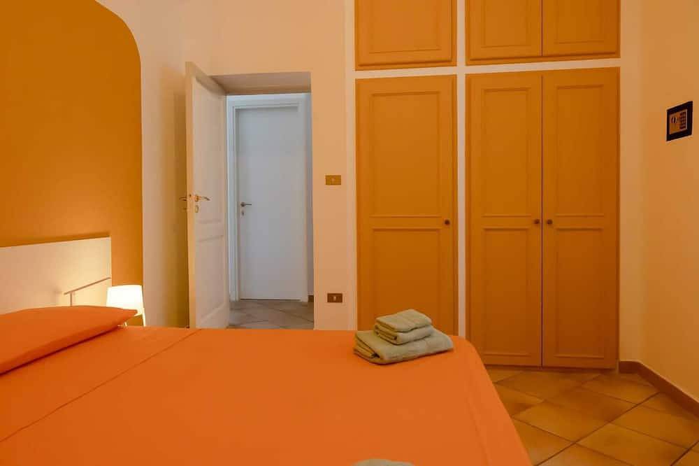 Entire apartment, Apartment in portion of villa with beach. in Latina Province