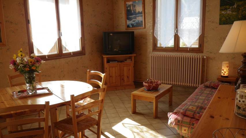 Gîte pour 6 personnes, avec jardin, animaux acceptés dans Office De Tourisme De Champagny En Vanoise - 2