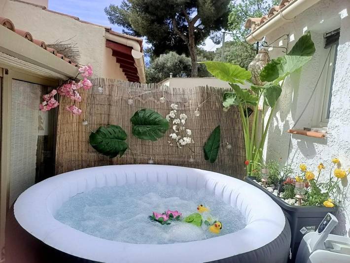 Appartement de vacances pour 2 personnes, avec jacuzzi ainsi que terrasse et jardin