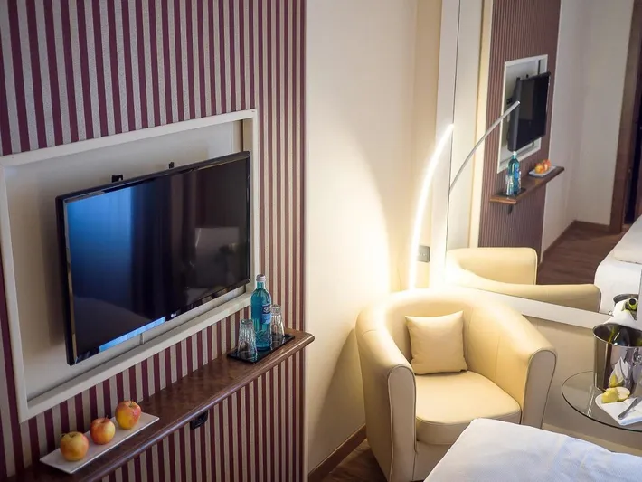 Hotel para 3 personas, con terraza y jardín - 1