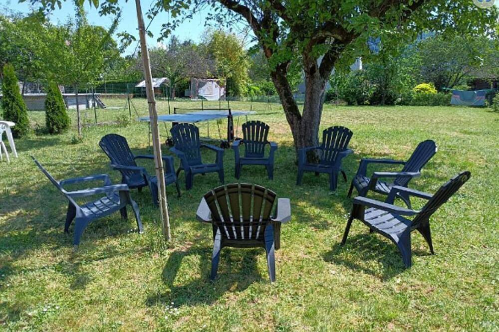 Appartement entier, Gîte l'Echappée Comtoise et gite Dames du quint, spacieux jardin 10-11 personnes in Baume-les-Dames, Jura Francais