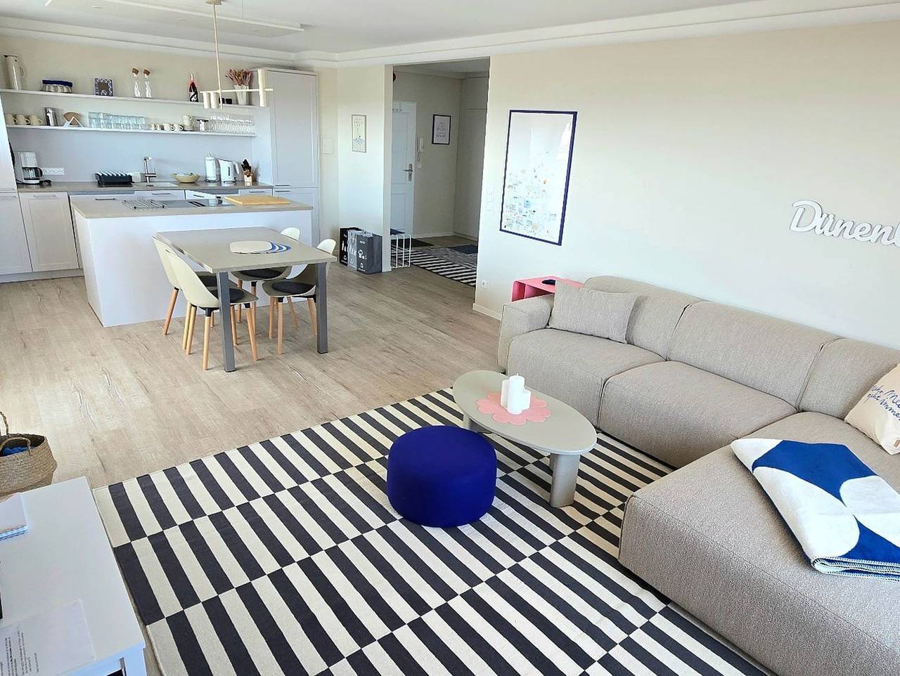 Ganze Wohnung, Moderne Ferienwohnung mit Balkon und privatem Parkplatz in Westerland (zentral) in Westerland, Sylt (Gemeinde)