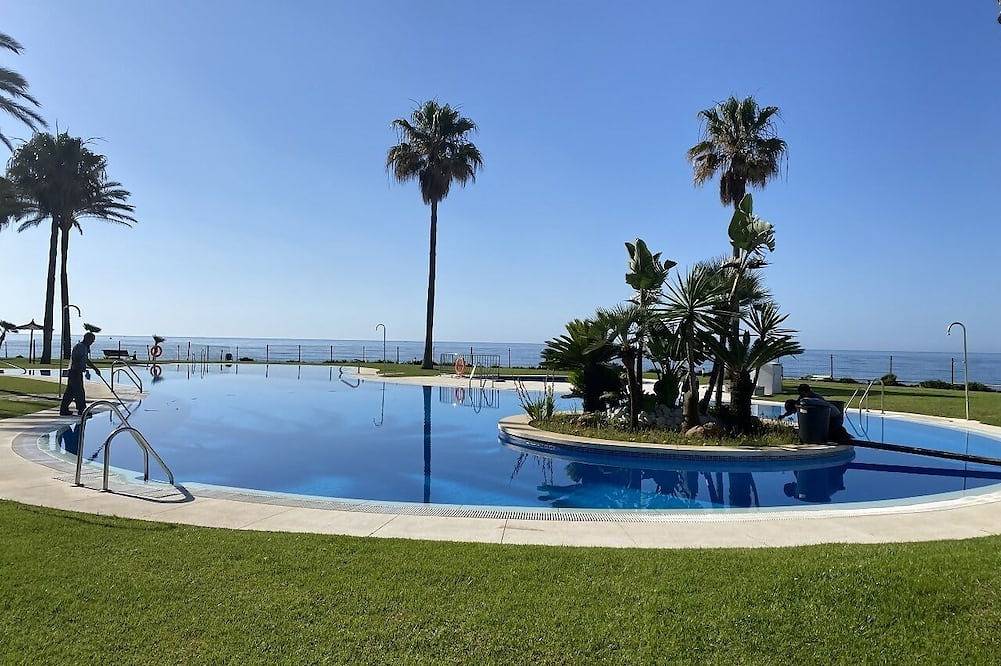 Apartamento entero, Mi Capricho P.5, Apartment with Sea and Pool Views in Urbanizacion Calahonda, Mijas