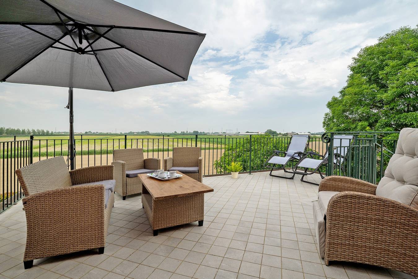 Holiday Home 'Cozy Country Loft Oleandro' with Private Terrace, Wi-Fi and Air Conditioning in Chioggia, Prowincja Wenecja
