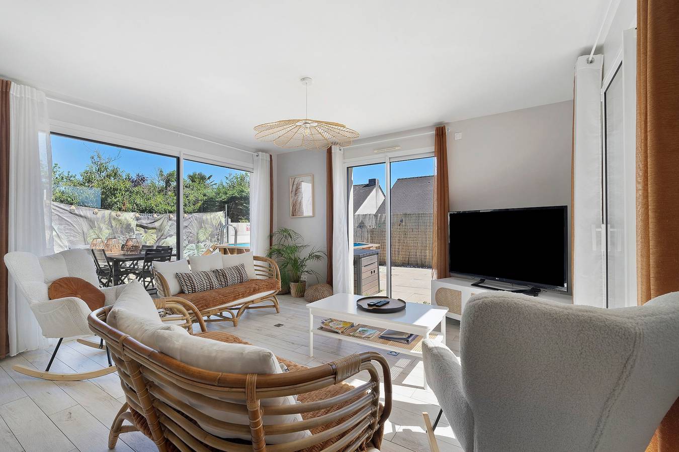 Villa Évasion Spa Piscine 4 Chambres avec Piscine Privée, Terrasse et Wi-Fi à Carquefou in Carquefou, Région de Nantes