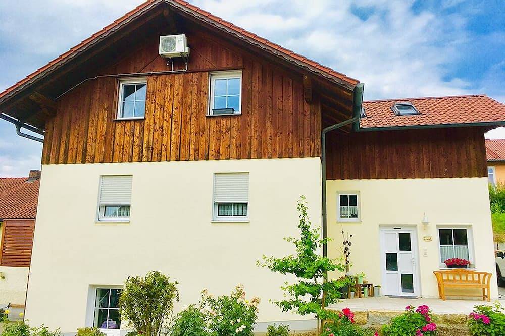 Entire apartment, Gemütliche Ferienwohnung (45qm) mit Balkon in Bad Birnbach, Eastern Bavaria